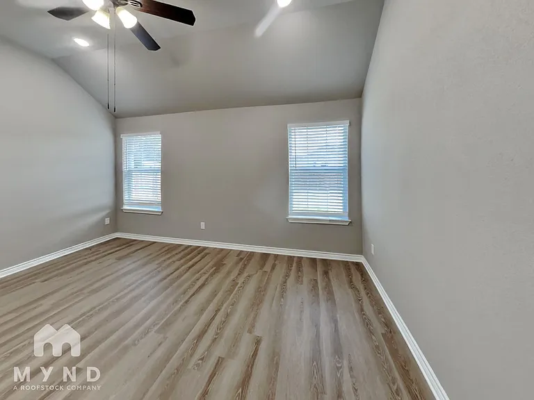 5401 Ashworth Ct — Photo 8
