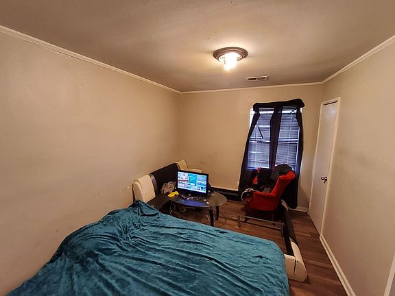 5th image of 761 Marywood St