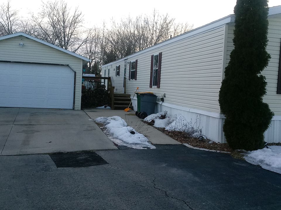 1st image of 131 Twin Lakes Dr