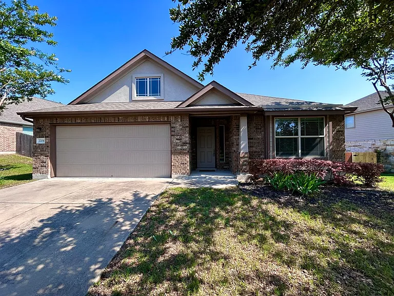 2204 Tranquility Ln — Photo 3