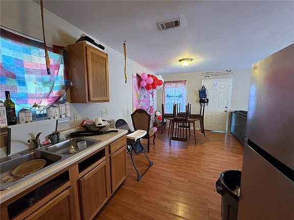 5th image of 3155 Law St