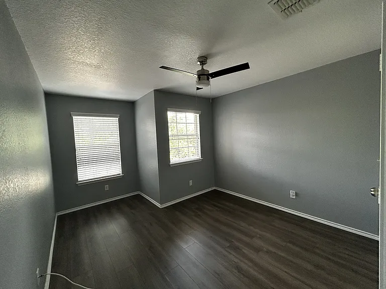 12118 Lamar Brg — Photo 27