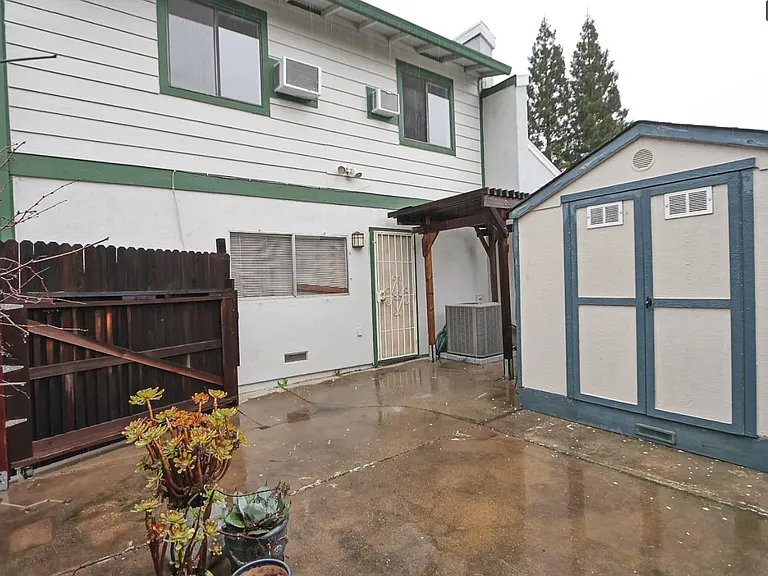1460 Hickory St — Photo 21