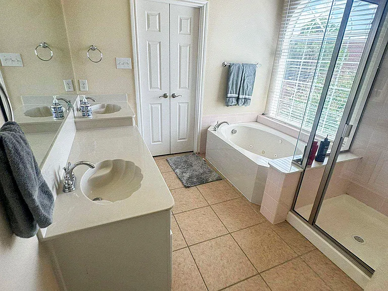 Deer Hollow Dr — Photo 3
