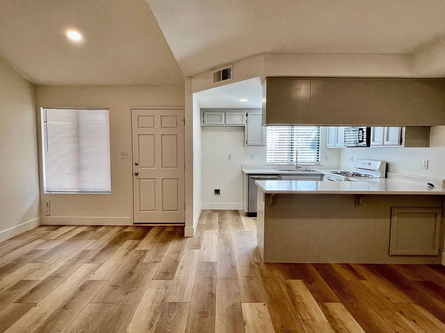 Newly Renovated 2-Bedroom Townhouse with 2-Car Garage in Quailwood — Photo 4