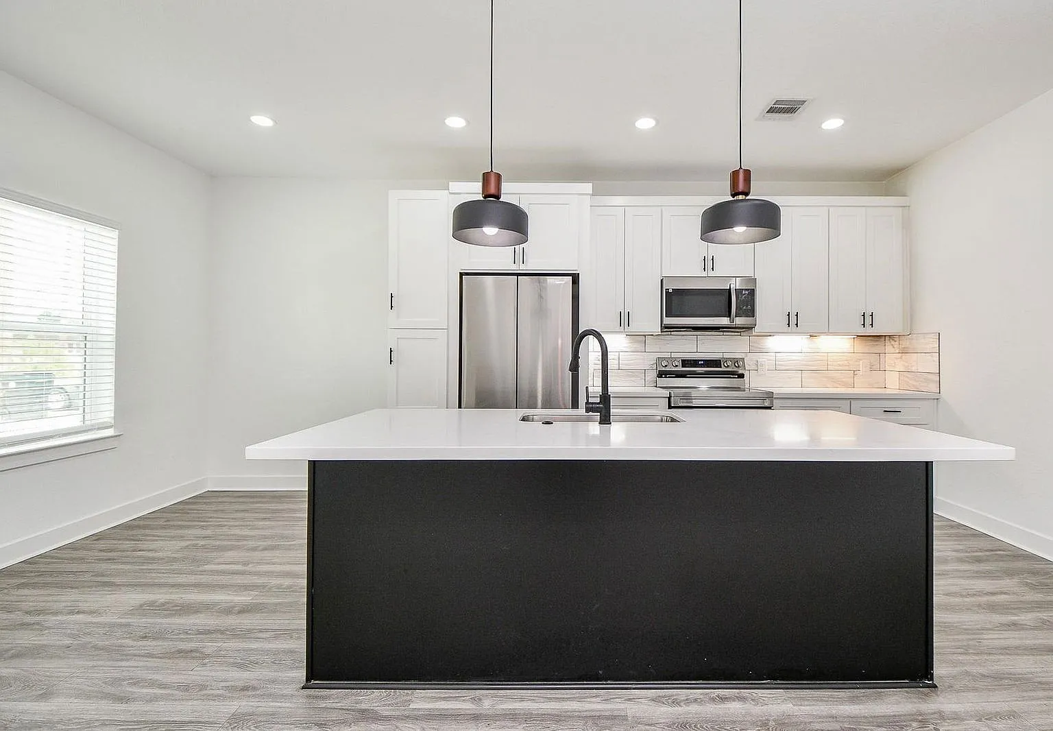 3 bed, 2.0 bath, 1213 sqft, $1,750 — Photo 4