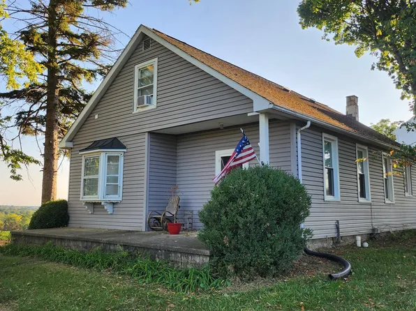 100 W Main St, Brownstown, PA 17508