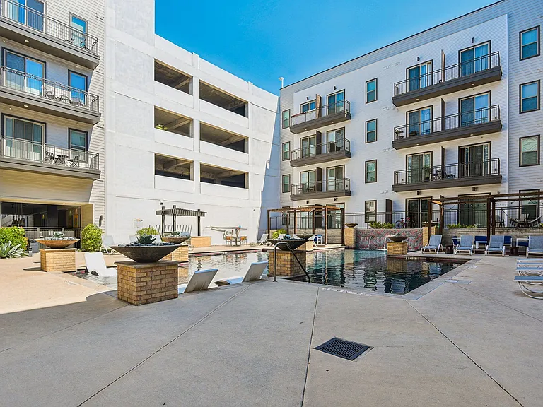 Rivera on Broadway Apartments — Photo 70