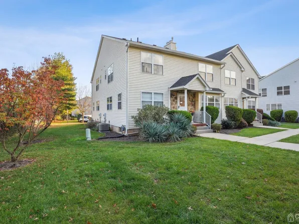 335 Ventnor Ct, Piscataway, NJ 08854