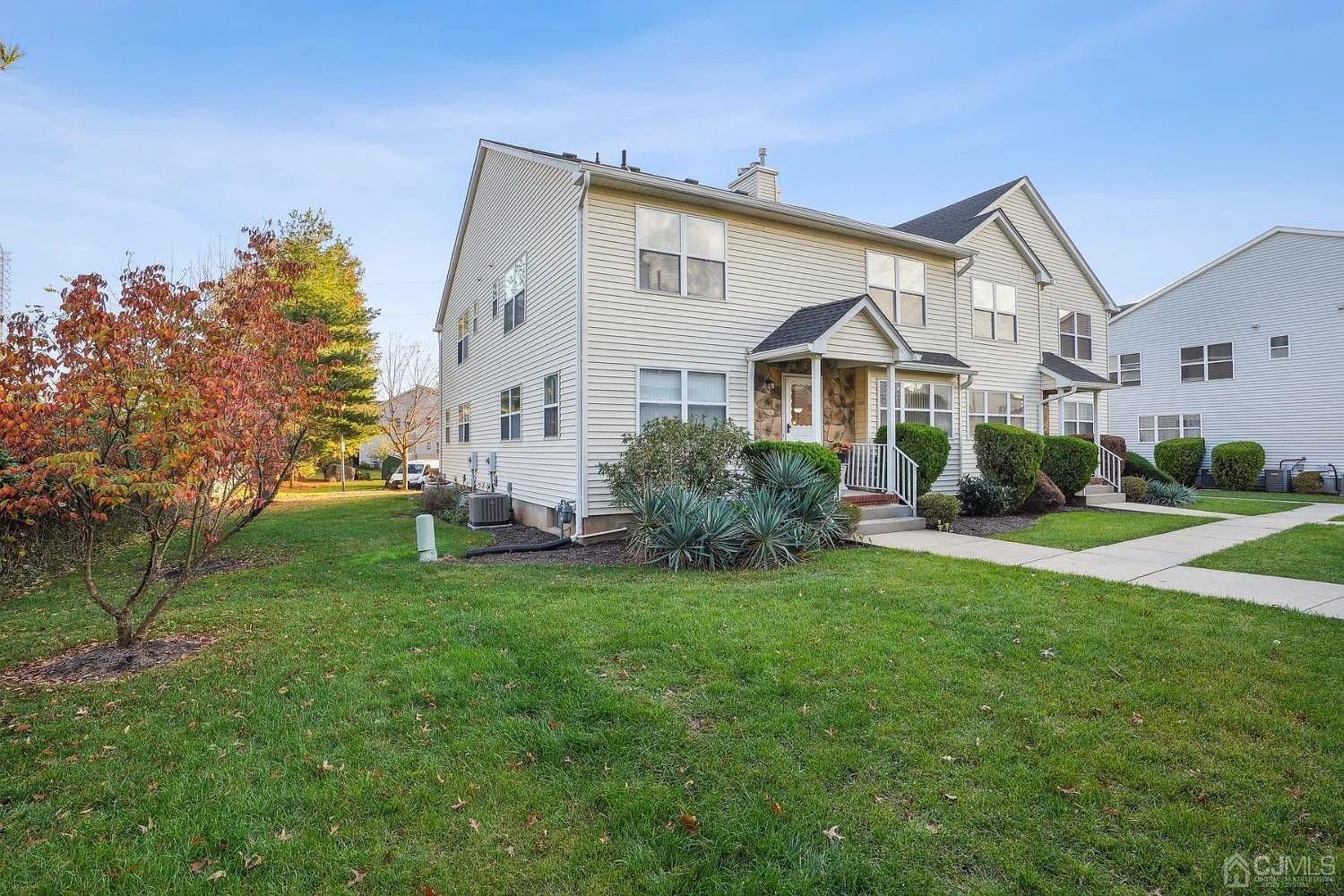 335 Ventnor Ct photo 1