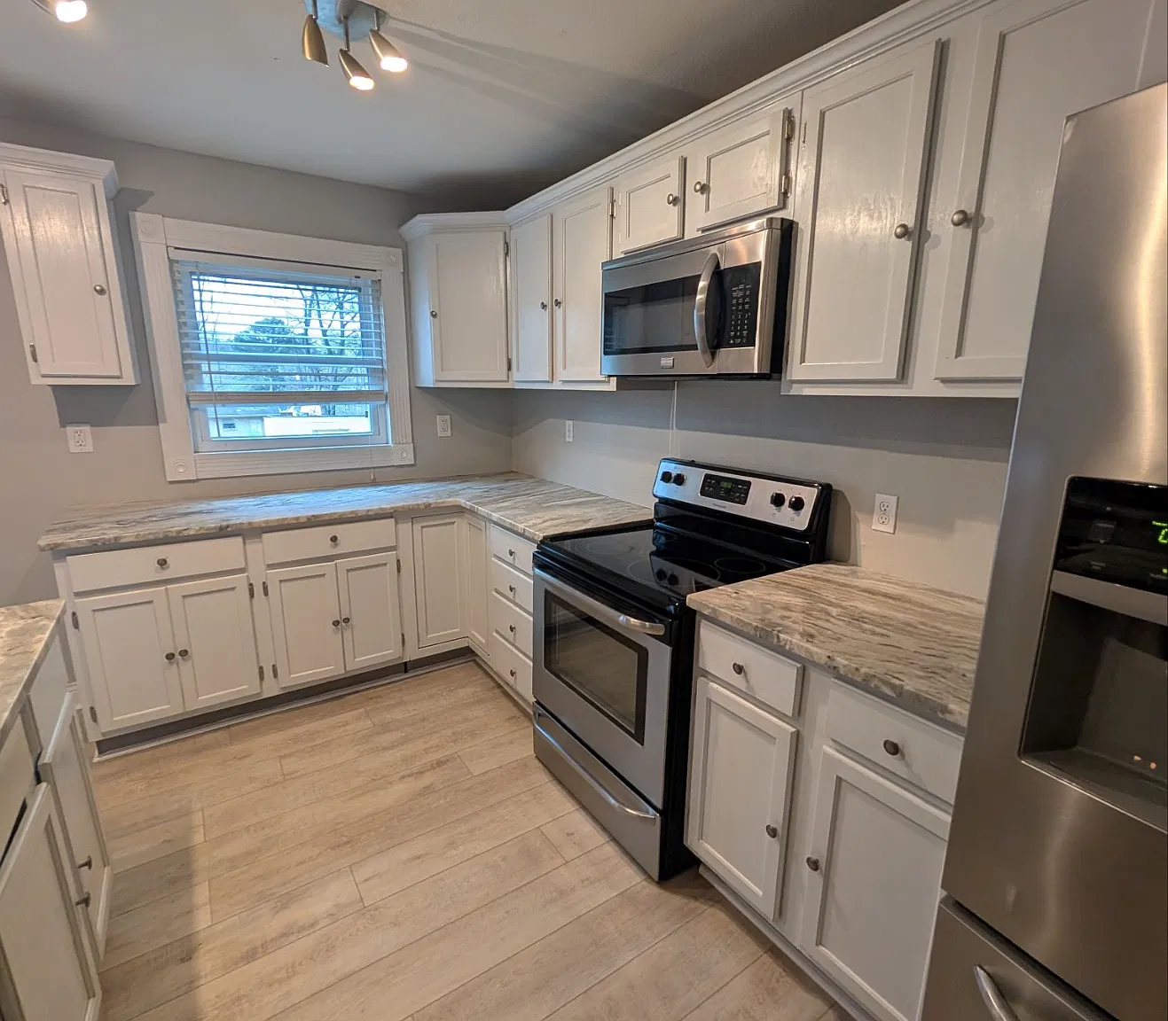 3 bed, 1190 sqft, $1,445 — Photo 2