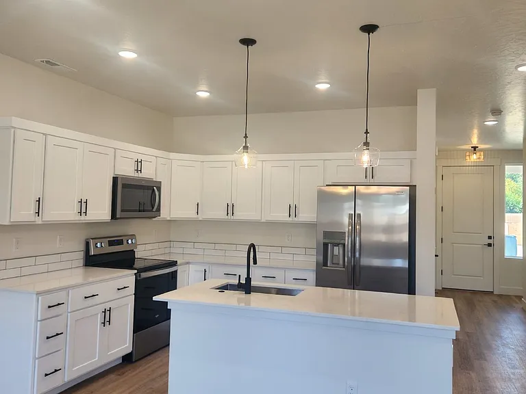 126 Trifecta Ln — Photo 2