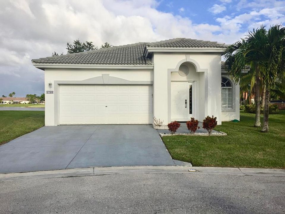 1st image of 1239 SW 44th Ter