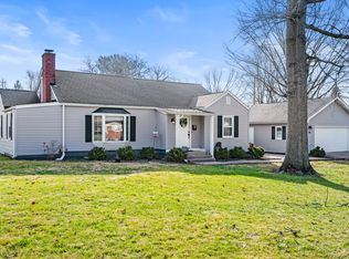 36 Edgewood Dr, Anderson, IN 46011