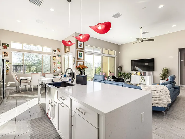 7611 E Camino Vivaz — Photo 16