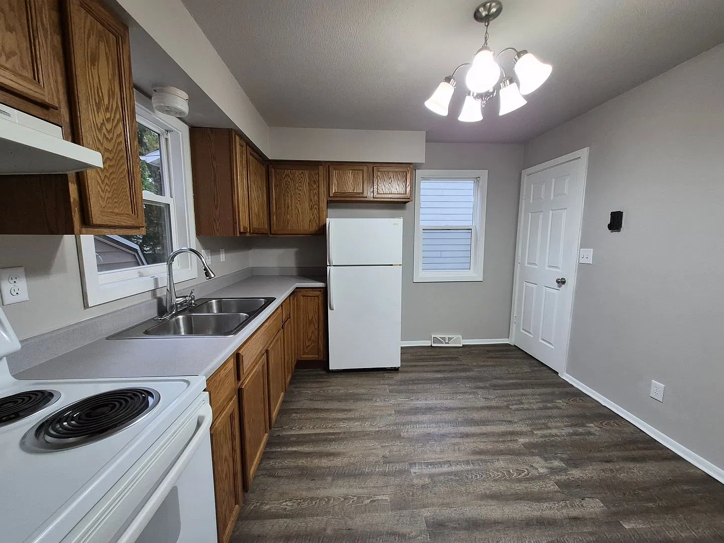 3 Bedroom home with shed on corner lot available! — Photo 2