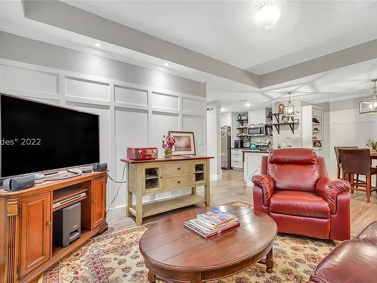 50 Pebble Beach Cv #D215 — Photo 4