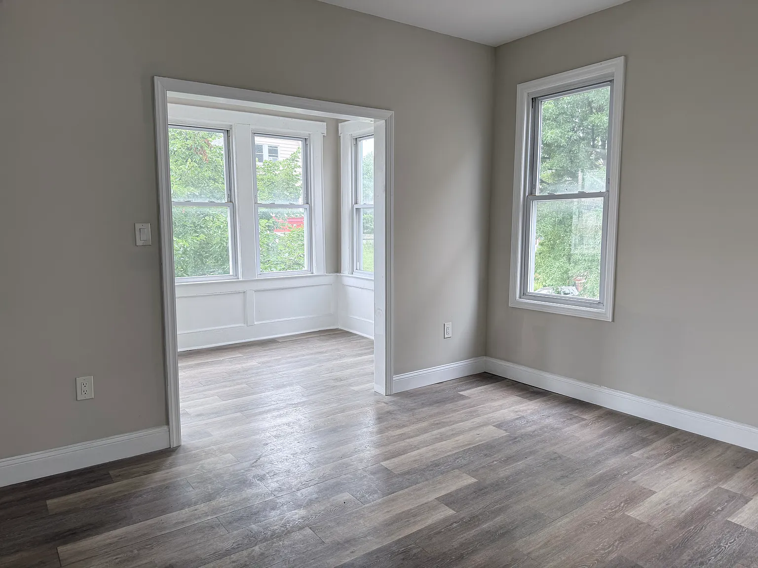3 bed 1 bath apartment in Newark — Photo 4