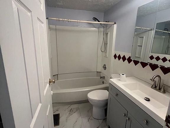 5th image of 19426 Breezedale Ln