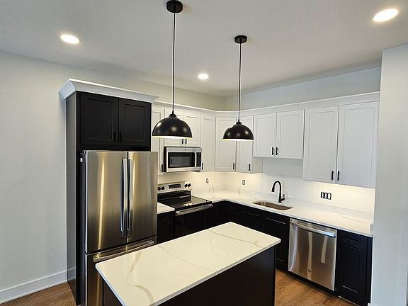 2nd image of 195 Bridge St #12