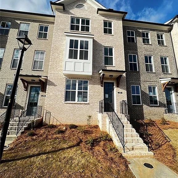 235 Sims Park Pl — Photo 1