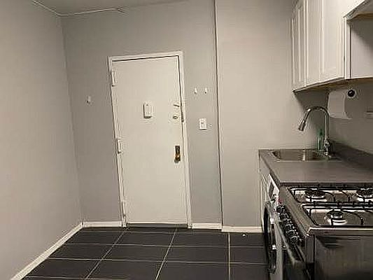 3rd image of 1575 Lexington Ave #12