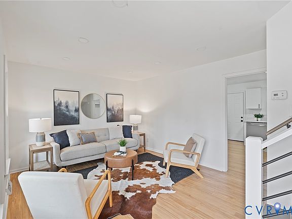 2nd image of 3257 Gordon Dr