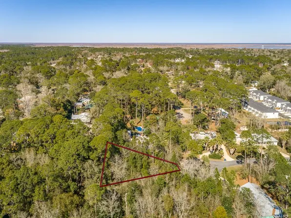 162 Bay Colony Way, Apalachicola, FL 32320