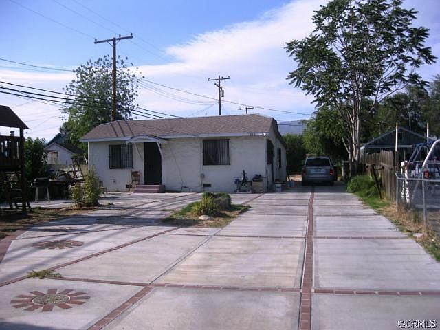 1st image of 318 E 17th St