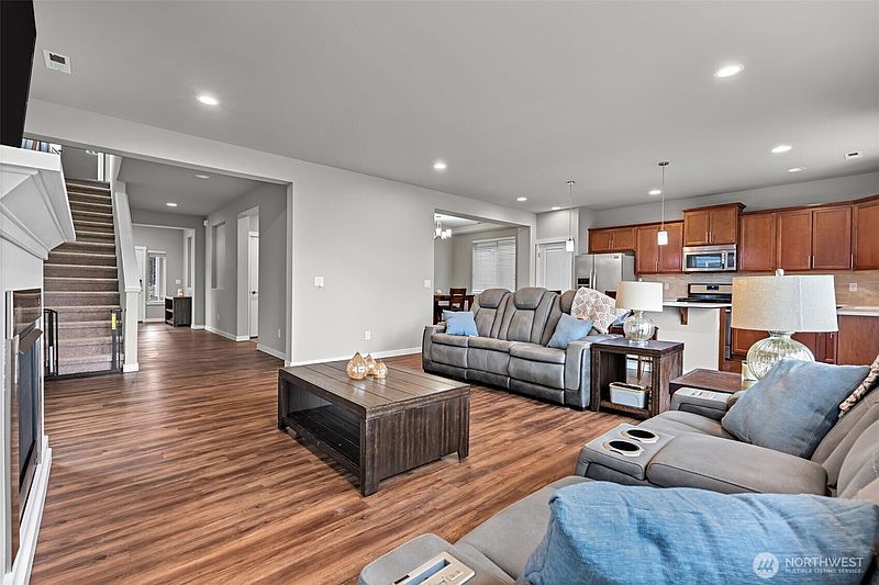 5th image of 9703 203rd Street E
