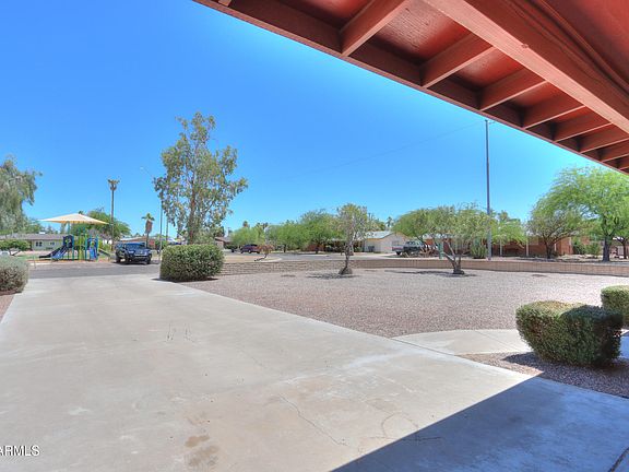 5th image of 1109 N WALNUT Drive