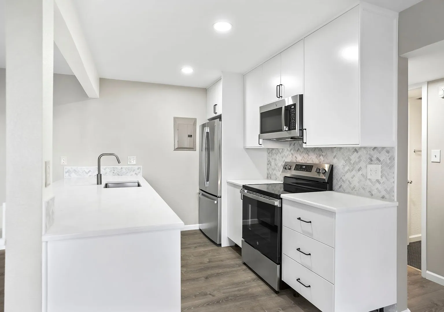 Stunning Fully Remodeled 2BD/2BA - Top Floor Unit in the Heart of Boulder — Photo 2