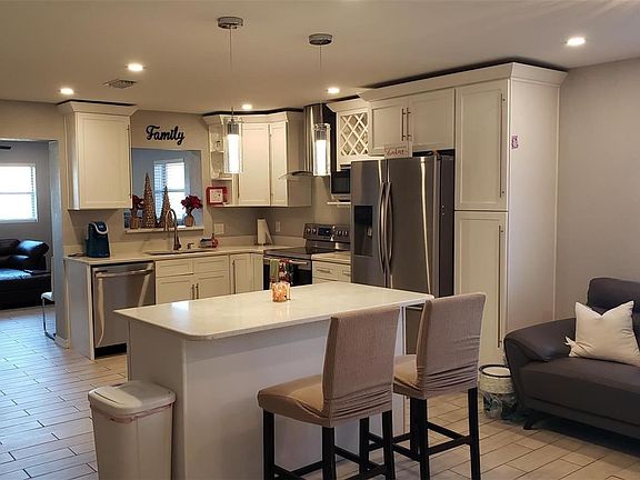 3rd image of 4641 Canna Dr