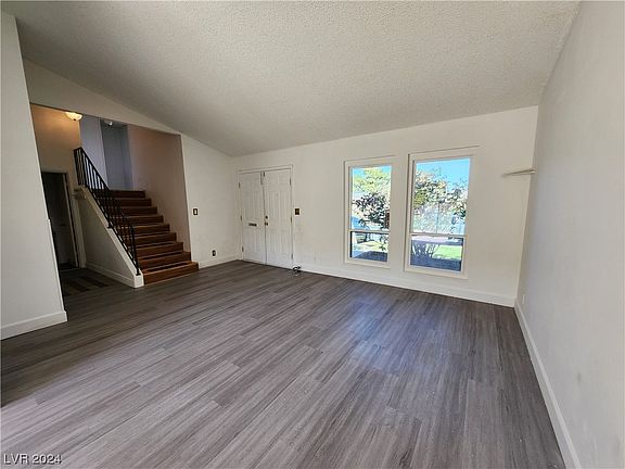 5th image of 508 Woodcrest Ct