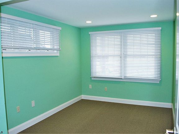 4th image of 1221 West Ave