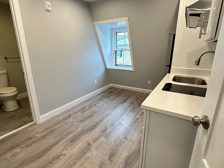 6 Monroe St #312 — Photo 3