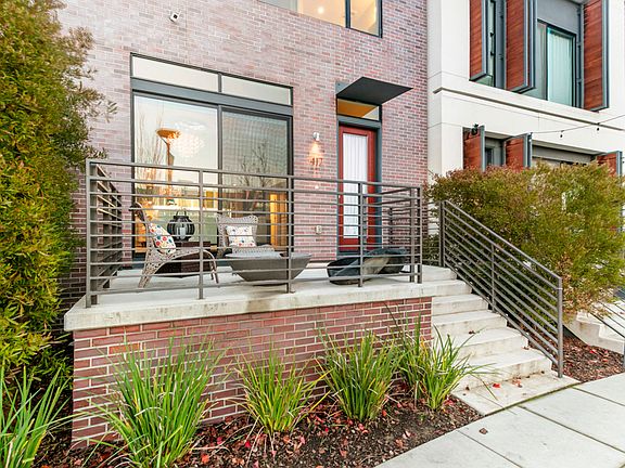 4th image of 417 Garden St