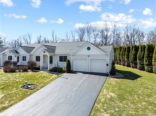 404 Timber Ridge Dr, Camillus, NY 13031