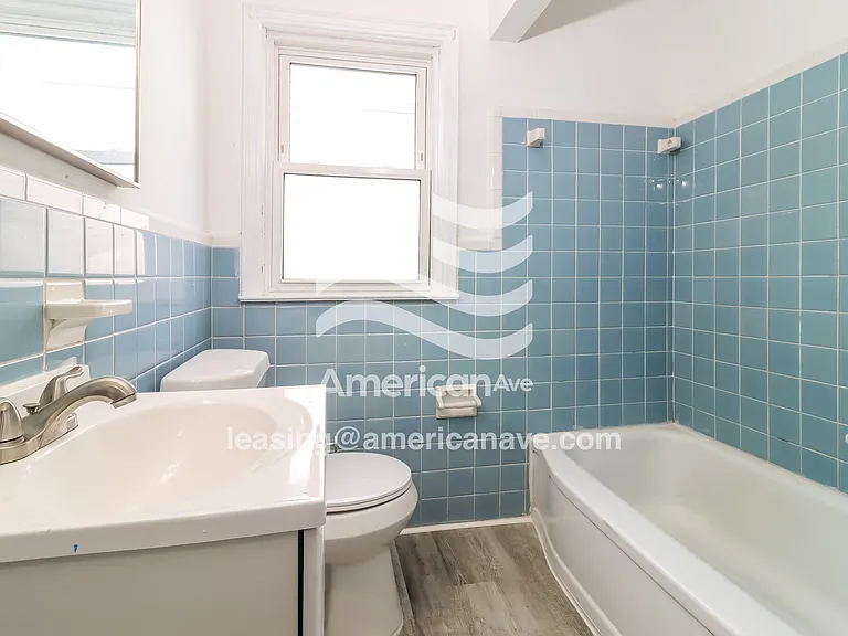 1477572_012_bathroom_13.jpg