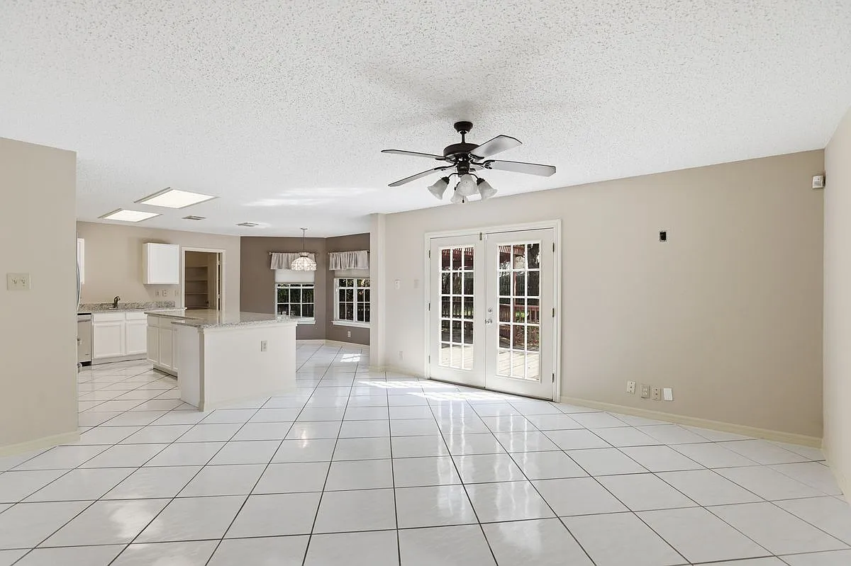 3 bed, 2.5 bath, 2575 sqft, $2,250 — Photo 1