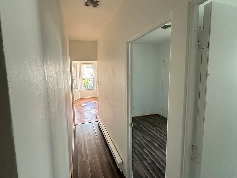 177 N Laurel St #2 — Photo 3
