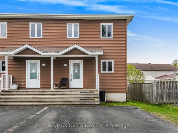 786 Lawrence St, Clarence Rockland, ON K4K 1C5