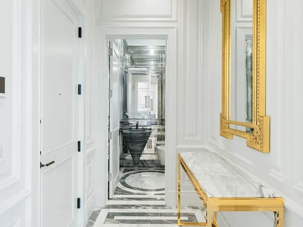 1110 Park Avenue image 6 of 25