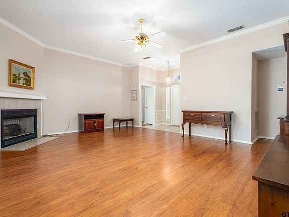 5th image of 233 Crestview Ln