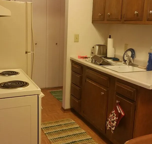 DJ Smith Realty Emerson Ave S — Photo 7