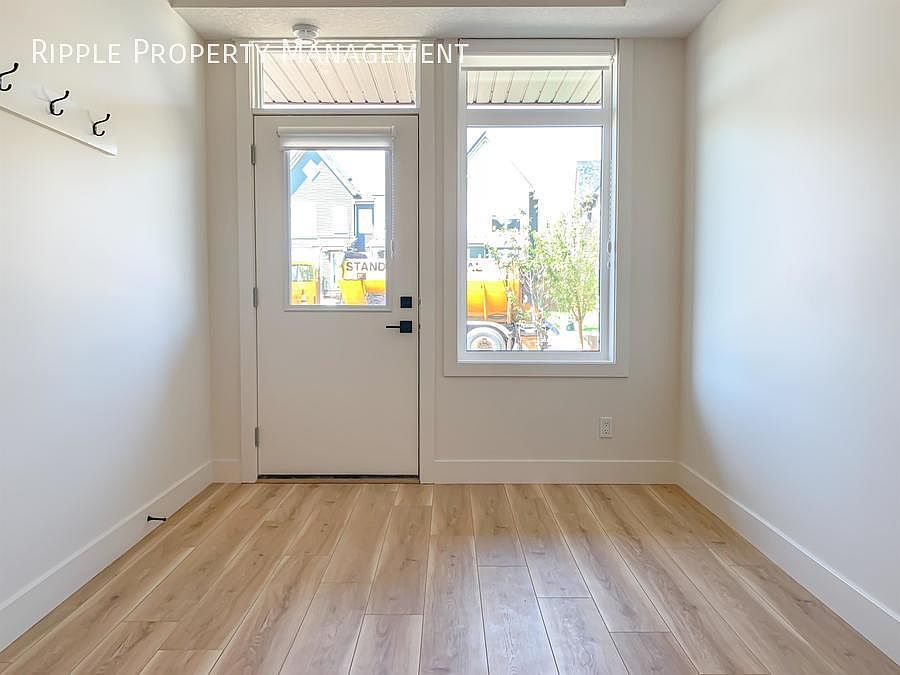 1st image of 10060 46th St NE #806