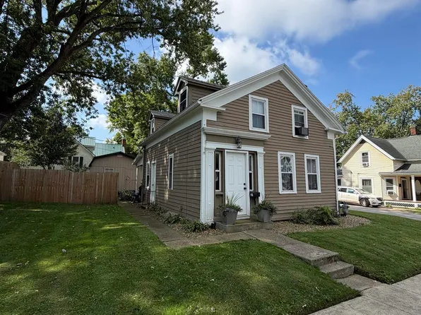 21 W College St, Fredericktown, OH 43019