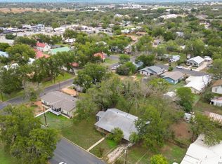 903 Franklin St, Fredericksburg, TX 78624