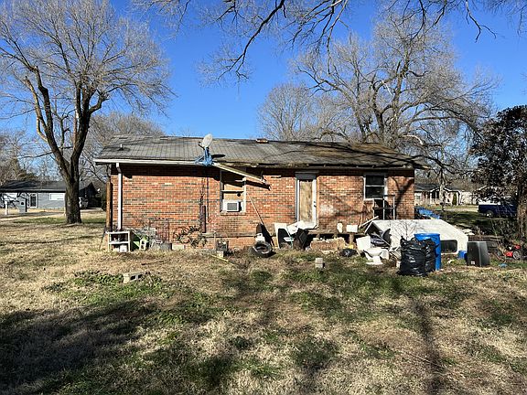 4th image of 111 Green Meadow Dr