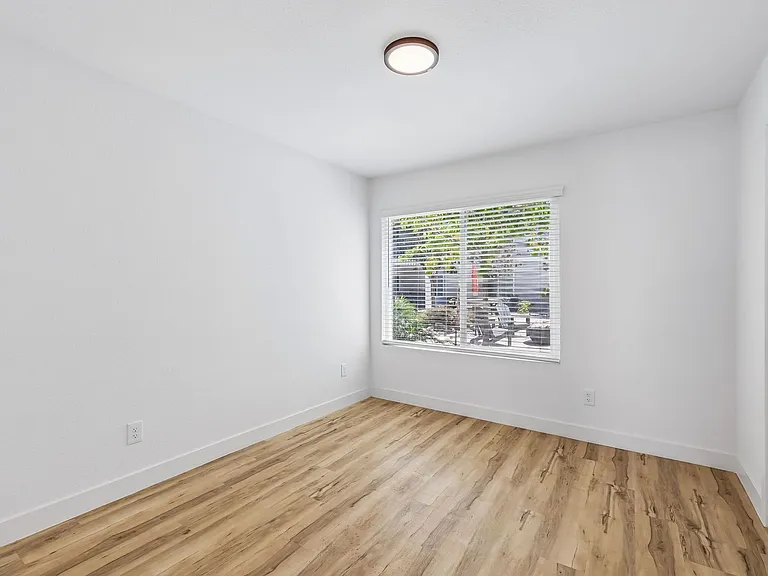 The Crest |NEWLY Renovated Studios, Lofts, 1, 2 & 3 Bedroom Homes Near the Beach — Photo 44